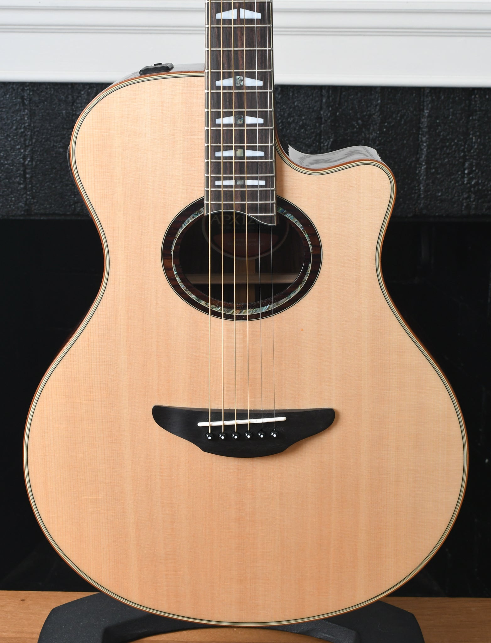 Yamaha APX1200 II Cutaway Natural – Watchtower Guitars