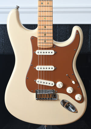 2005 Fender American Deluxe Stratocaster Blonde & Maple V Neck