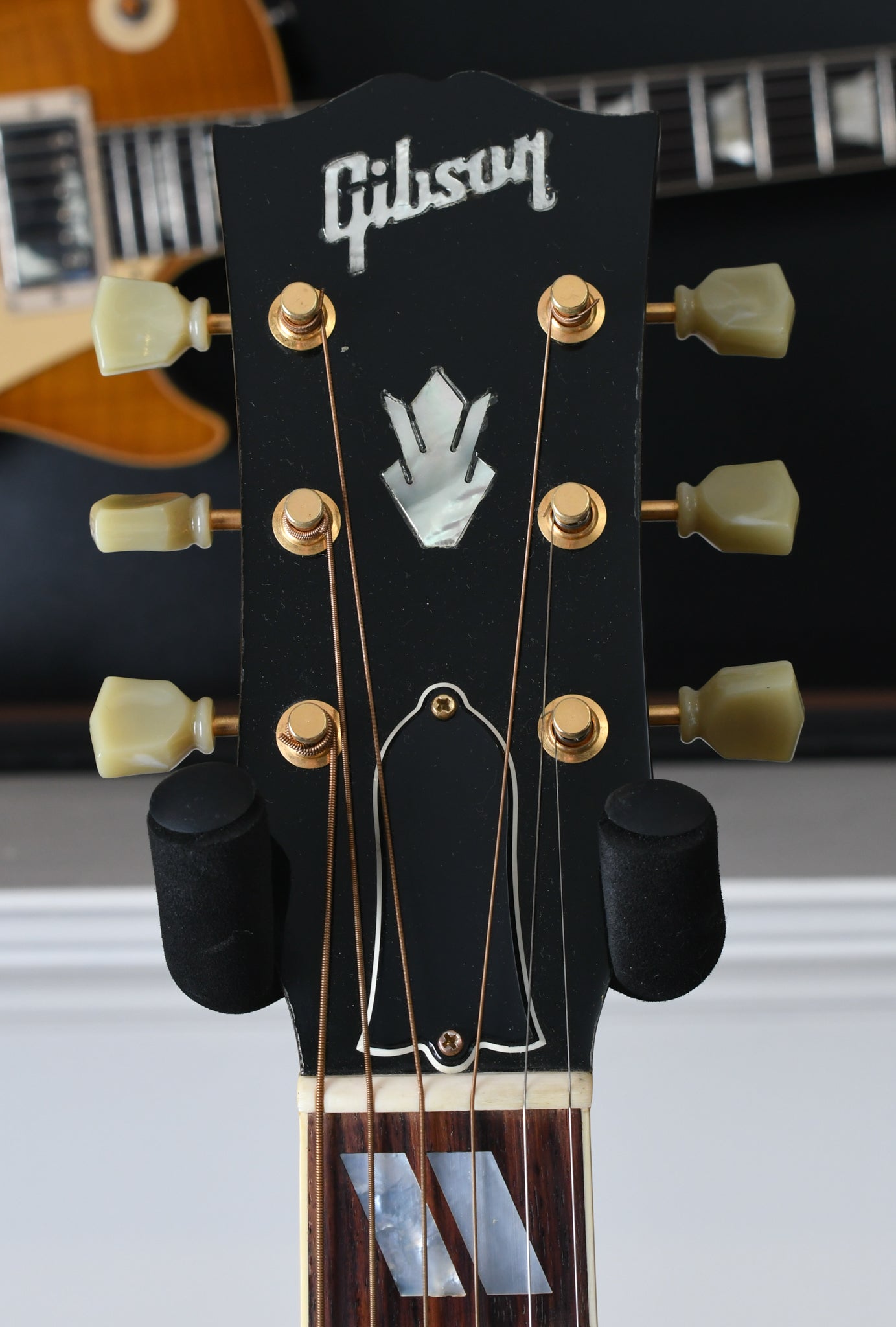2007 Gibson Hummingbird Artist Acoustic Heritage Cherry