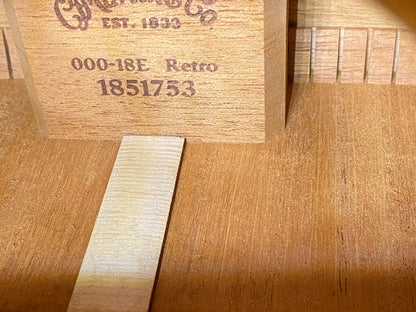 Martin 000-18e Retro, Fishman Aura, Martin Signature molded case