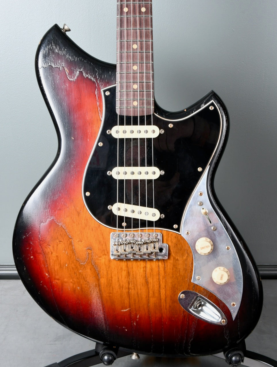 Novo Guitars Serus S '64 3 Tone Sunburst. Tempered Ash Body