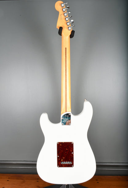 Fender American Ultra Stratocaster HSS, Maple Fingerboard, Arctic Pearl