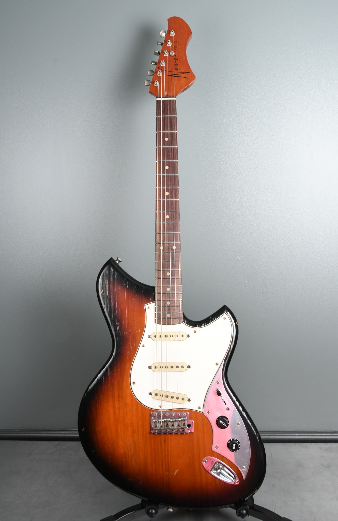 Novo Guitars Serus S Fralins Firebird Burst