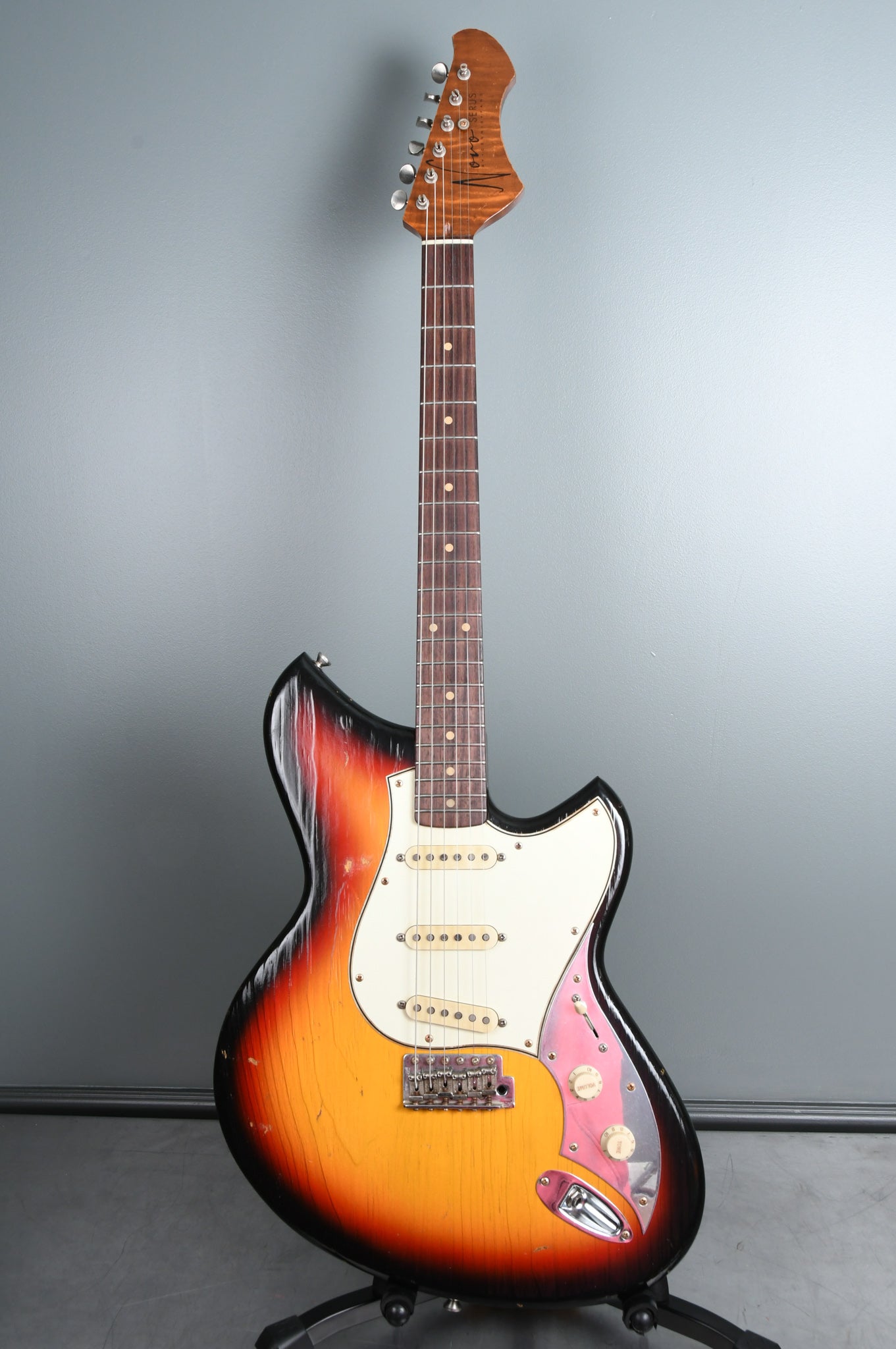 Novo Guitars Serus S '64 3 Tone Sunburst w/ ThroBaks