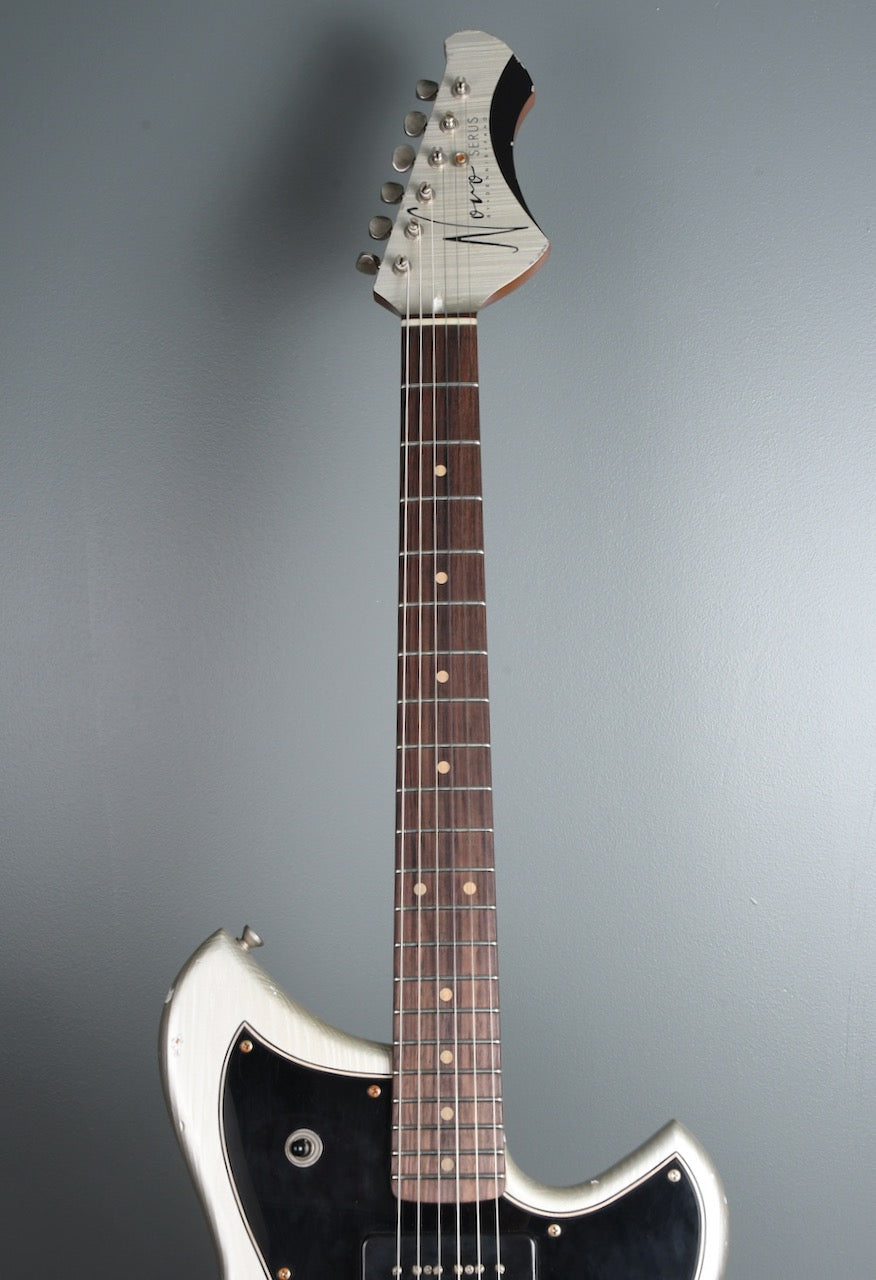 Novo Guitars Serus JS Fralins Inca Silver Schroeder wrap-over
