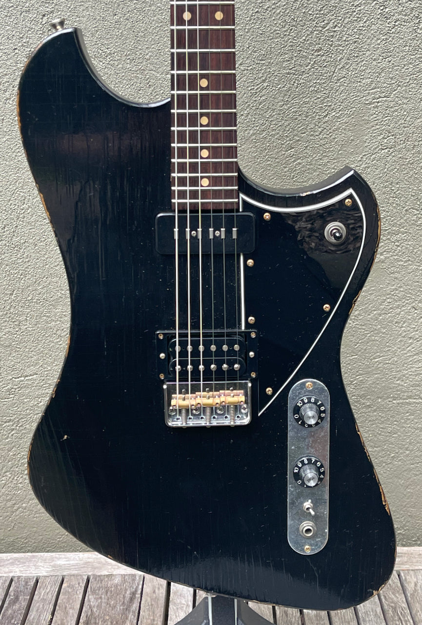 2020 Novo Voltur Bull Black – Watchtower Guitars