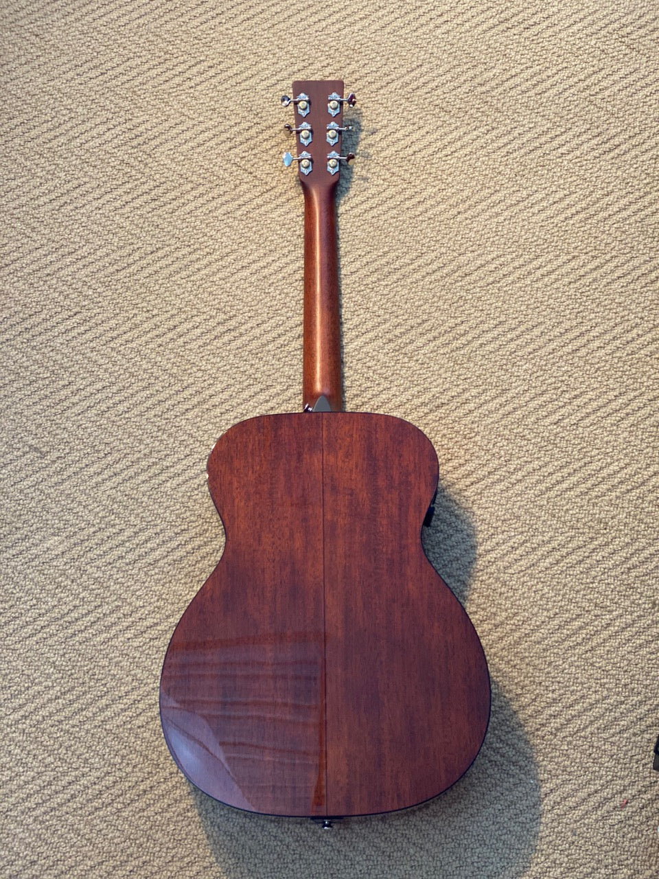 Martin 000-18e Retro, Fishman Aura, Martin Signature molded case