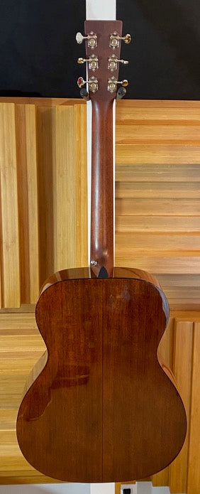 Martin 000-18e Retro, Fishman Aura, Martin Signature molded case