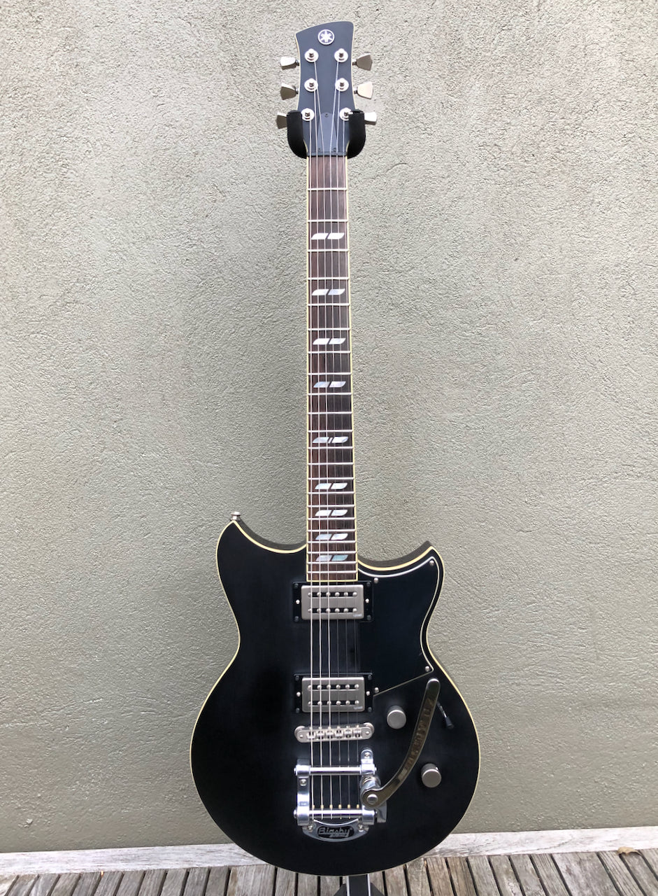 Yamaha Revstar RS 720B Shop Black Bigsby – Watchtower Guitars