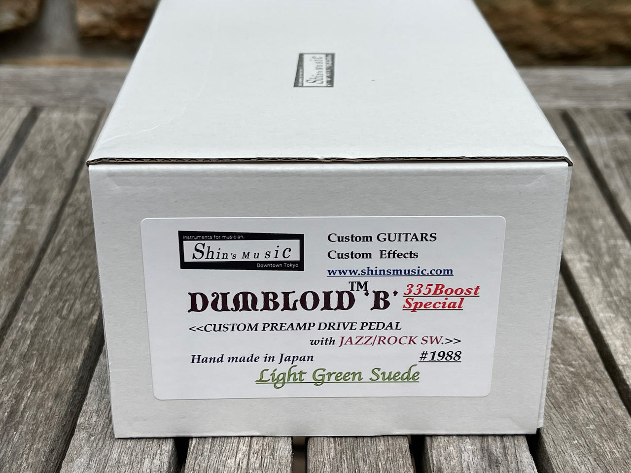 Shin's Music Dumbloid 335 with Boost Light Green Suede