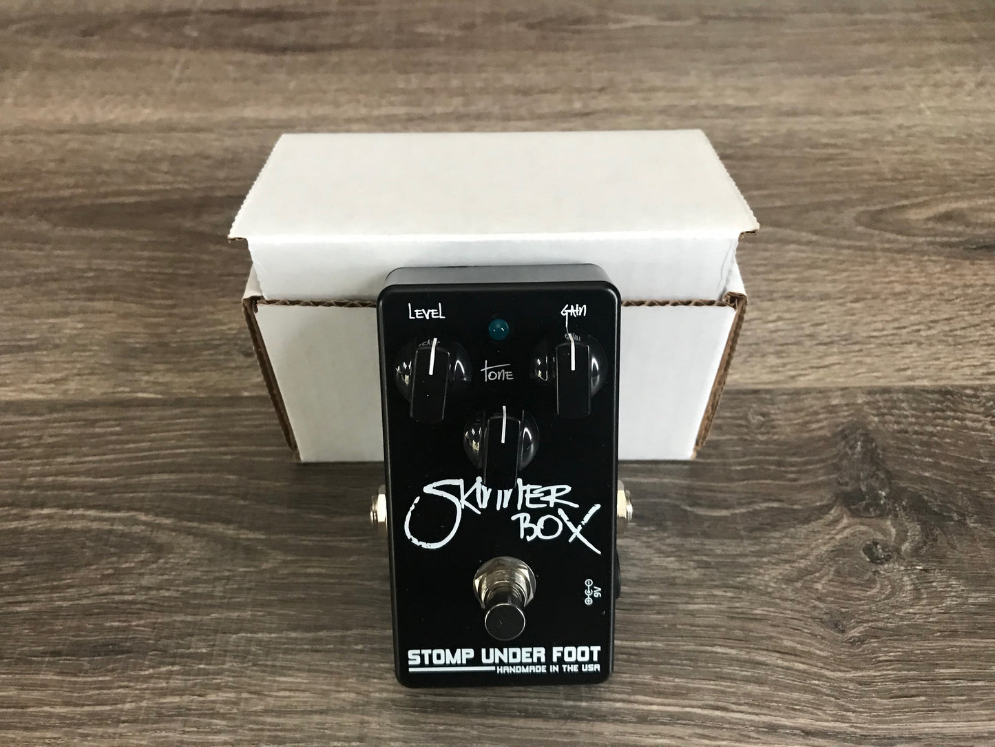 Stomp Under Foot Skinner Box