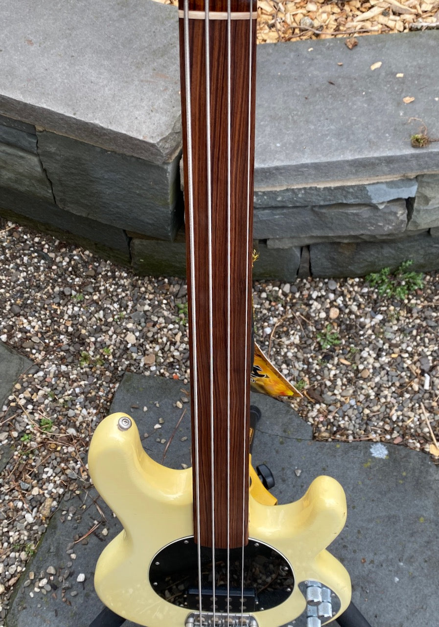 1979 Music Man Stingray Aged Olympic White Fretless !!