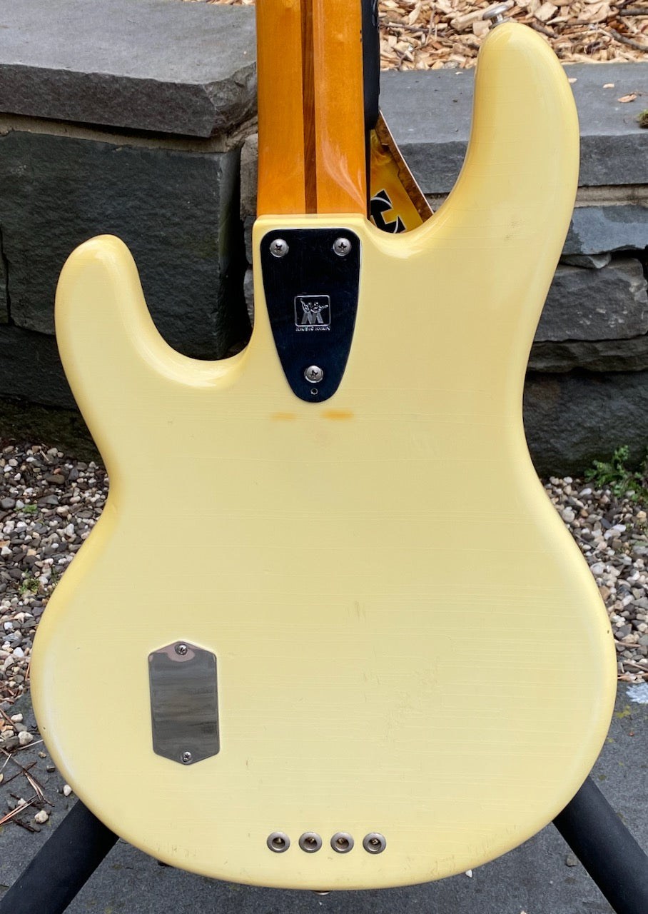 1979 Music Man Stingray Aged Olympic White Fretless !!