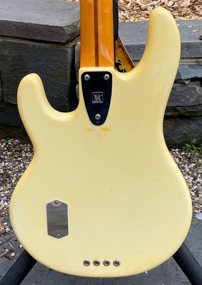 1979 Music Man Stingray Aged Olympic White Fretless !!