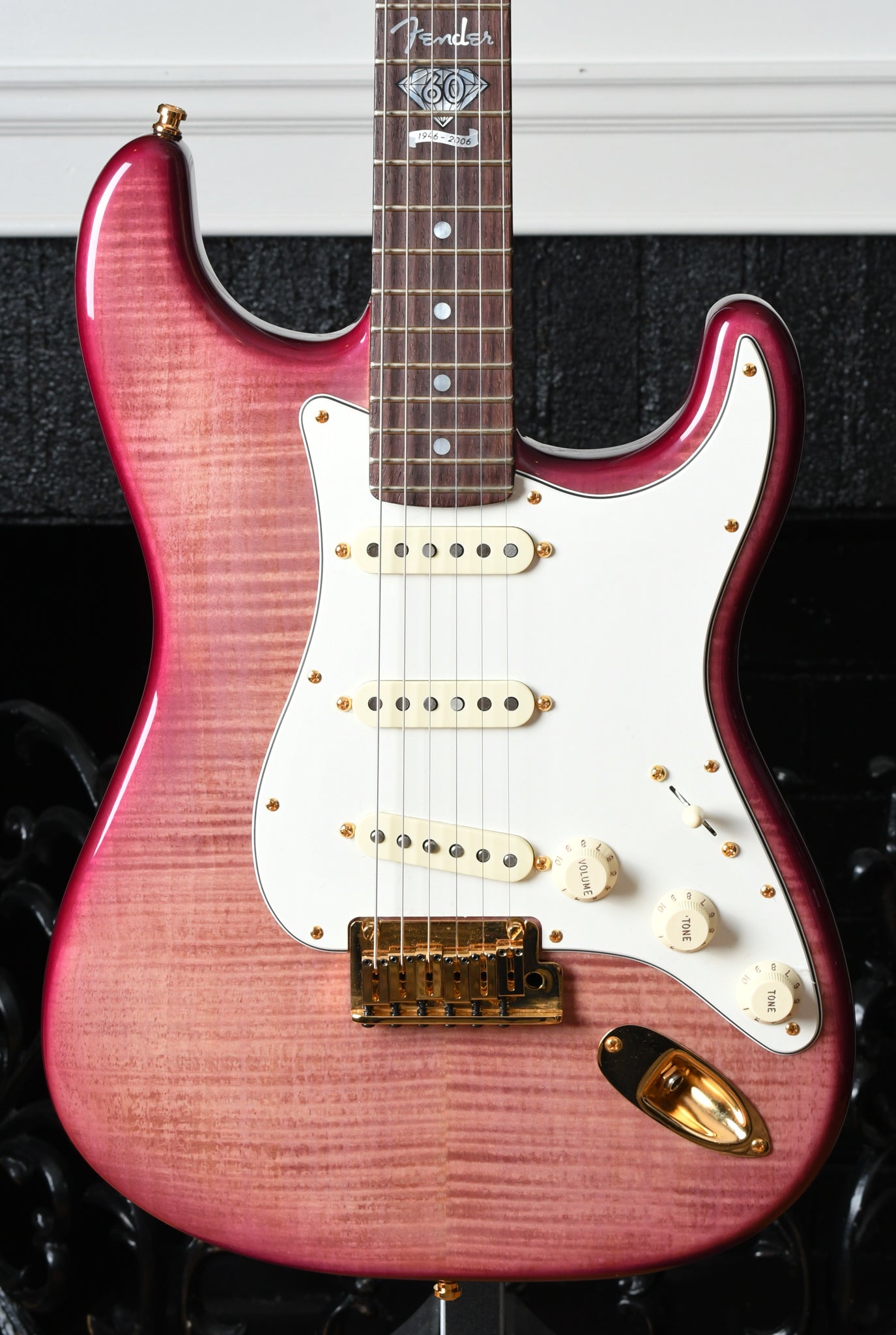2006 Fender Custom Shop Limited Edition 60th Anniversary Presidential Select Stratocaster & Wine Set