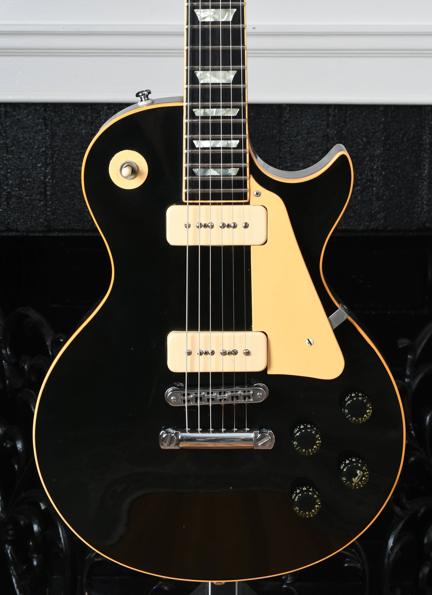 1980 Gibson Les Paul Pro Deluxe Ebony P-90's – Watchtower Guitars