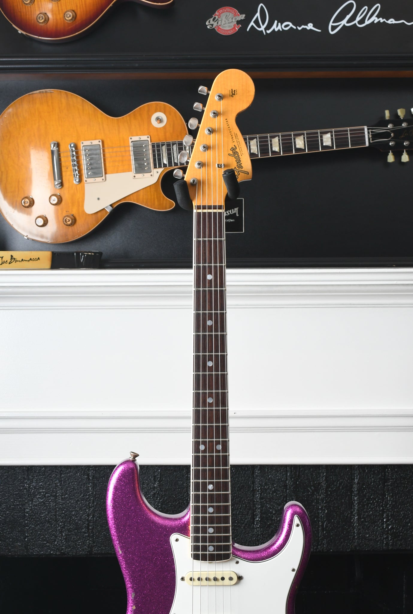 2018 Fender Stratocaster NAMM '67 Stratocaster Relic Magenta Sparkle