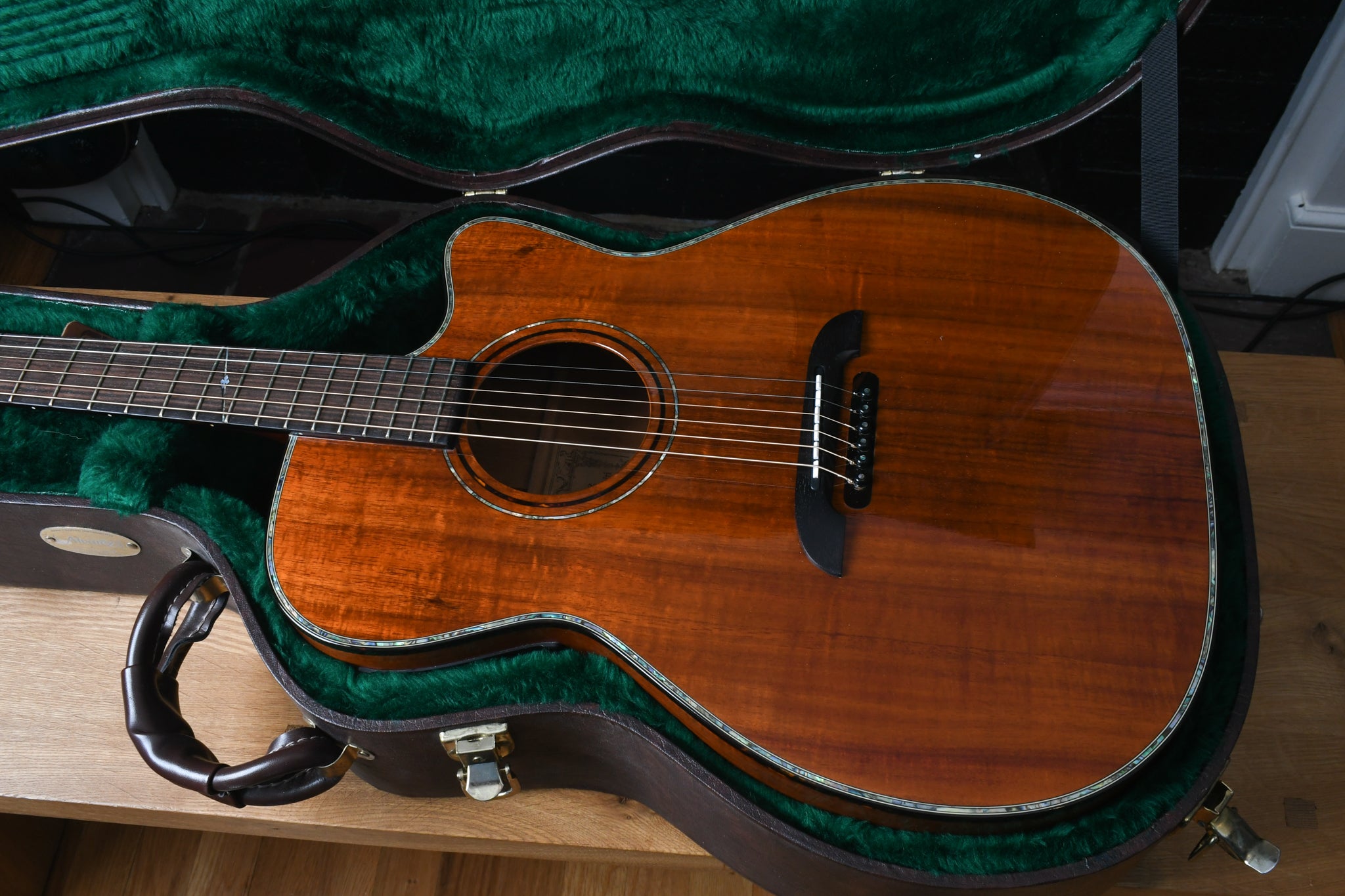 Alvarez Yairi Bob Weir Signature Koa Model WY-1K – Watchtower Guitars