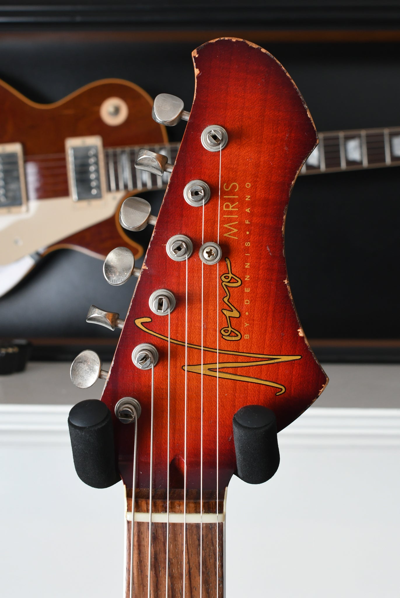 2019 Novo Miris J Tobacco Burst & Hardshell Case