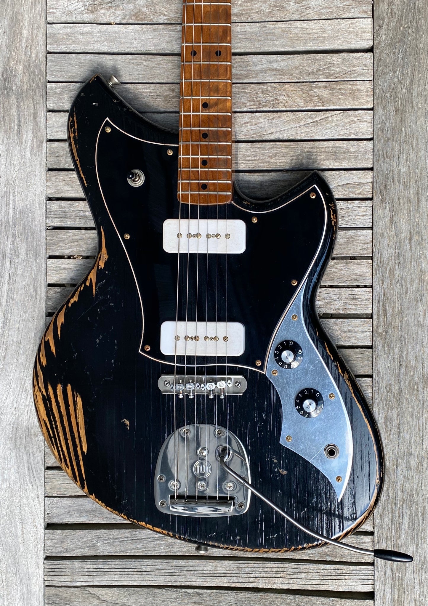 Novo Serus J Bull Black, Throbak’s