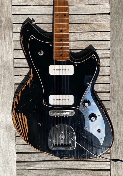 Novo Serus J Bull Black, Throbak’s