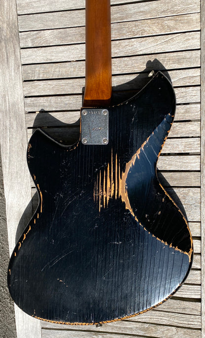 Novo Serus J Bull Black, Throbak’s